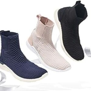 NIB APL Techloom Chelsea Sneaker Beach brand new in Box